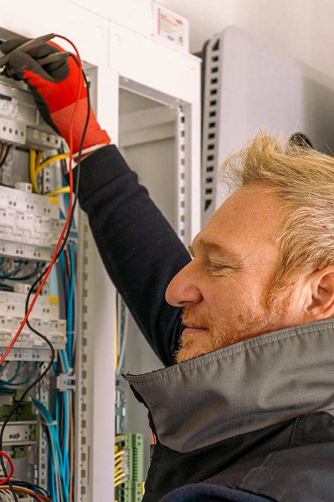 Bendazzoli Impianti Working Company Picture Founder working